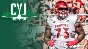 A group of football players on a field

Description automatically generated