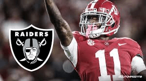 A football player wearing a helmet

Description automatically generated