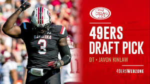 A person standing in front of a crowd

Description automatically generated